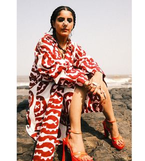 Isha Talwar feet photo thumbnail