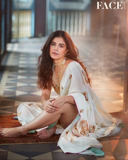 Isha Talwar feet photo thumbnail