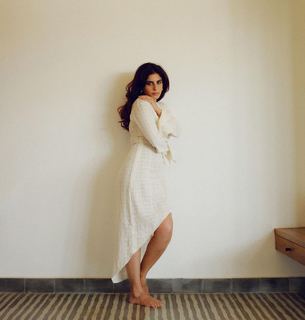 Isha Talwar feet photo thumbnail