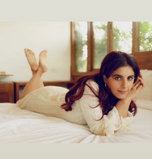 Isha Talwar feet photo thumbnail