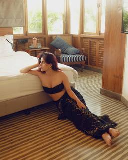 Isha Talwar feet photo thumbnail