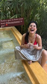Isha Talwar feet photo thumbnail