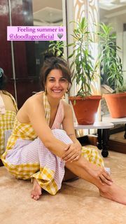 Isha Talwar feet photo thumbnail