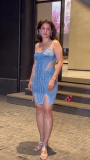 Isha Talwar feet photo thumbnail
