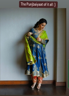 Isha Talwar feet photo thumbnail