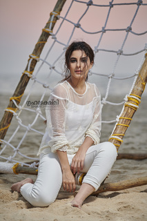 Isha Talwar feet photo thumbnail