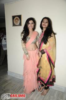 Isha Talwar feet photo thumbnail