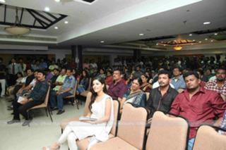 Isha Talwar feet photo thumbnail