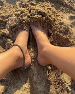 Isha Talwar feet photo 2