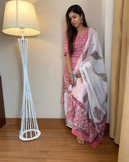 Ishita Dutta feet photo 6