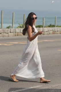 Isis Valverde feet photo thumbnail