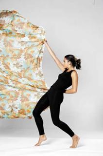 Isis Valverde feet photo thumbnail
