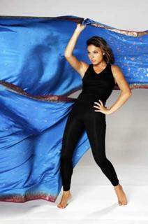 Isis Valverde feet photo thumbnail