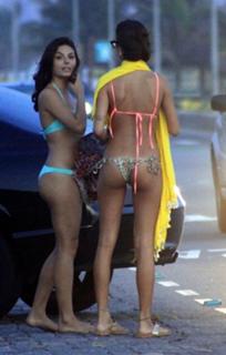 Isis Valverde feet photo thumbnail