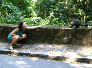 Isis Valverde feet photo thumbnail