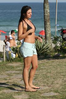 Isis Valverde feet photo thumbnail