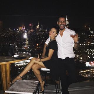 Isis Valverde feet photo thumbnail