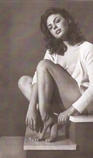 Isis Valverde feet photo thumbnail