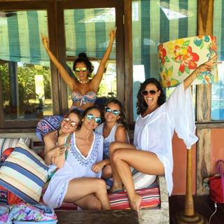 Isis Valverde feet photo thumbnail