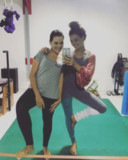 Isis Valverde feet photo thumbnail