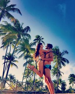 Isis Valverde feet photo thumbnail