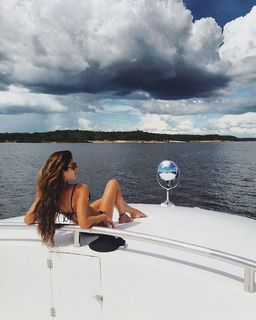 Isis Valverde feet photo thumbnail