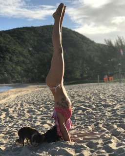 Isis Valverde feet photo thumbnail