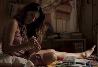 Isis Valverde feet photo thumbnail