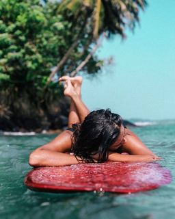 Isis Valverde feet photo thumbnail