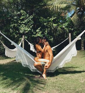 Isis Valverde feet photo thumbnail