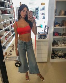 Isis Valverde feet photo thumbnail