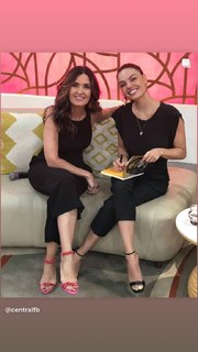Isis Valverde feet photo thumbnail