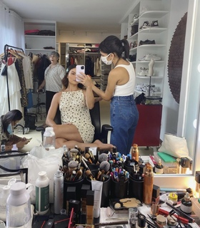Isis Valverde feet photo thumbnail