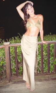 Isis Valverde feet photo thumbnail