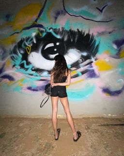 Isis Valverde feet photo thumbnail