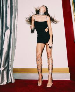 Isis Valverde feet photo thumbnail