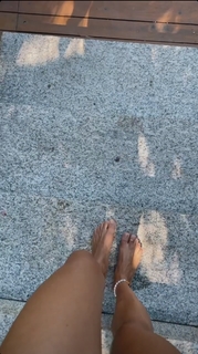 Isis Valverde feet photo thumbnail