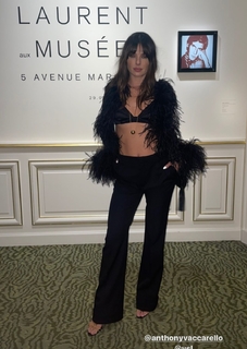 Isis Valverde feet photo thumbnail