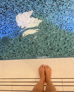 Isis Valverde feet photo thumbnail