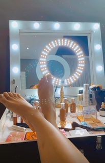 Isis Valverde feet photo thumbnail