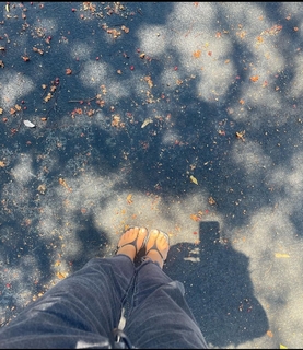 Isis Valverde feet photo thumbnail