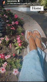 Isis Valverde feet photo thumbnail