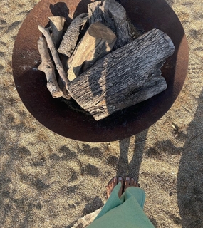Isis Valverde feet photo thumbnail