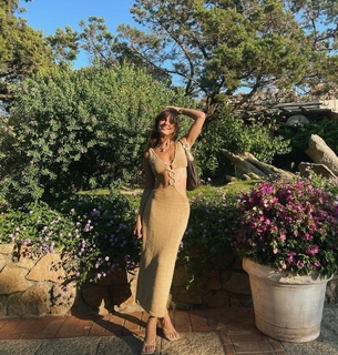 Isis Valverde feet photo thumbnail