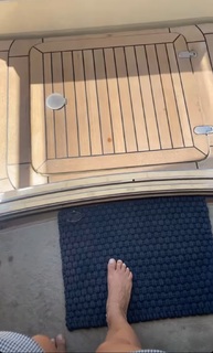 Isis Valverde feet photo thumbnail