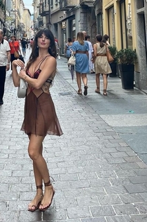 Isis Valverde feet photo thumbnail