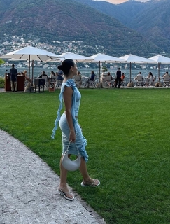 Isis Valverde feet photo thumbnail