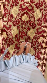 Isis Valverde feet photo thumbnail