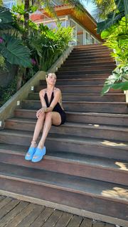 Isis Valverde feet photo thumbnail
