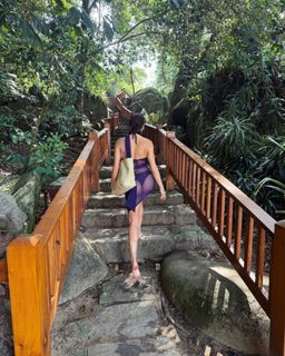 Isis Valverde feet photo thumbnail